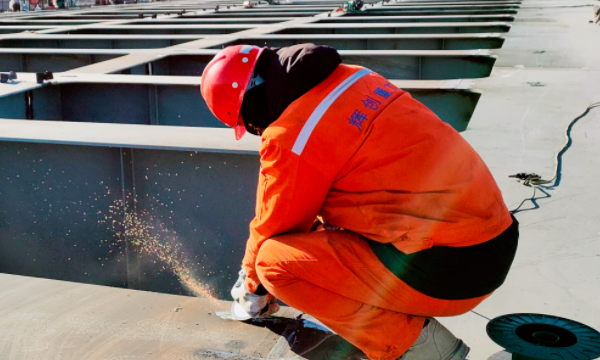     特别策划|寒潮来袭，辉创工地“水陆空”战队热情不减！