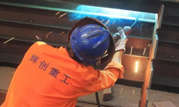 酷暑盛夏,热浪滚滚。进入三伏后,气温节节攀升,持续高温天气给生产、工作和生活带来了