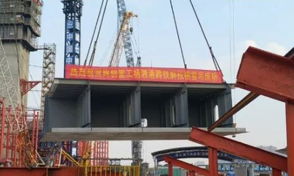 助力军运|杨泗港青菱段斜拉桥首吊成功